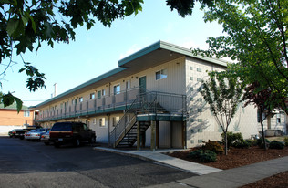 Royal Terrace in Eugene, OR - Building Photo