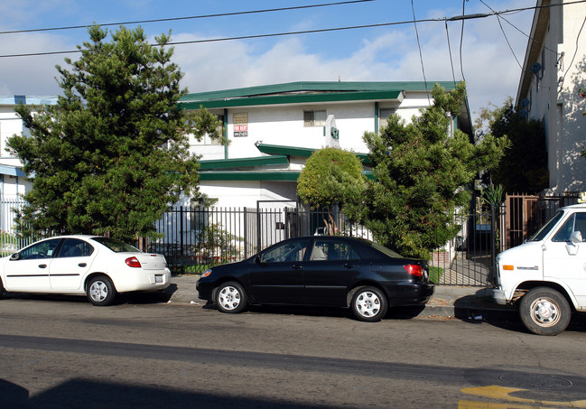 421 Venice Way in Inglewood, CA - Foto de edificio - Building Photo