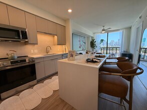 108 NW 27th St, Unit A2 in Miami, FL - Foto de edificio - Building Photo