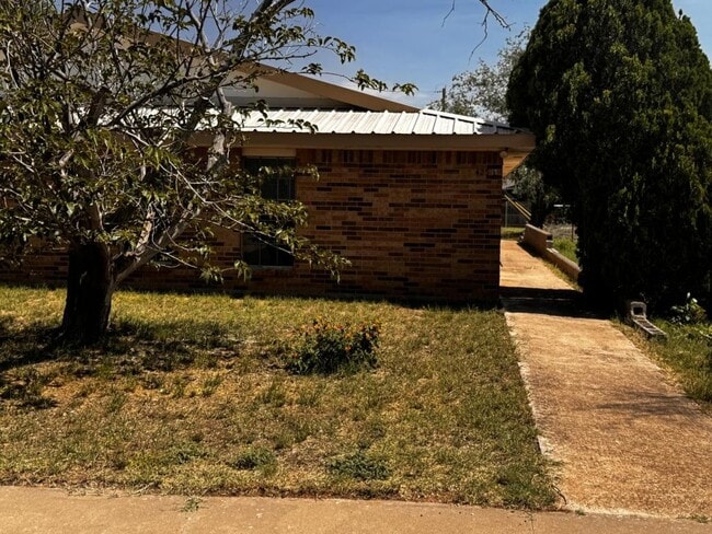 425 W Spruce Ave in Midland, TX - Building Photo - Building Photo