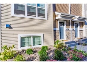 855 Roselyn Dr in Victoria, MN - Building Photo - Building Photo
