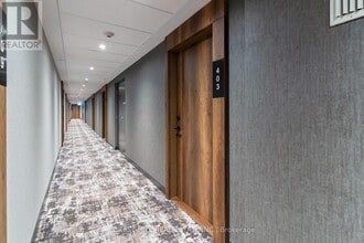 251 Manitoba St in Toronto, ON - Building Photo - Building Photo