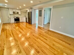 5 Ward St, Unit 3 in Somerville, MA - Foto de edificio - Building Photo