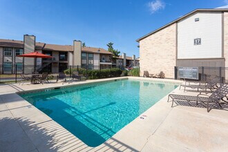 University Gardens in Odessa, TX - Foto de edificio - Building Photo