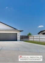 596 E Martens Ct in Goddard, KS - Building Photo