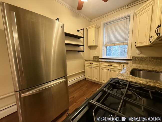 1253 Beacon St
