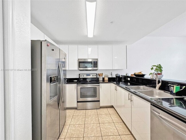 11101 NW 83rd St in Doral, FL - Building Photo - Building Photo