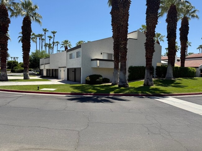 1312 S Camino Real in Palm Springs, CA - Foto de edificio - Building Photo