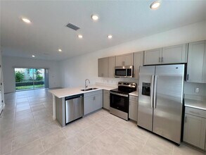 8584 Daybreak St in Sarasota, FL - Building Photo - Building Photo