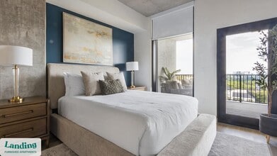 221 Main St N, Unit 712 in St. Petersburg, FL - Foto de edificio - Building Photo