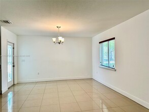 513 NW 77th St in Miami, FL - Building Photo - Building Photo