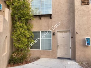 209 E Grace St in Barstow, CA - Foto de edificio - Building Photo