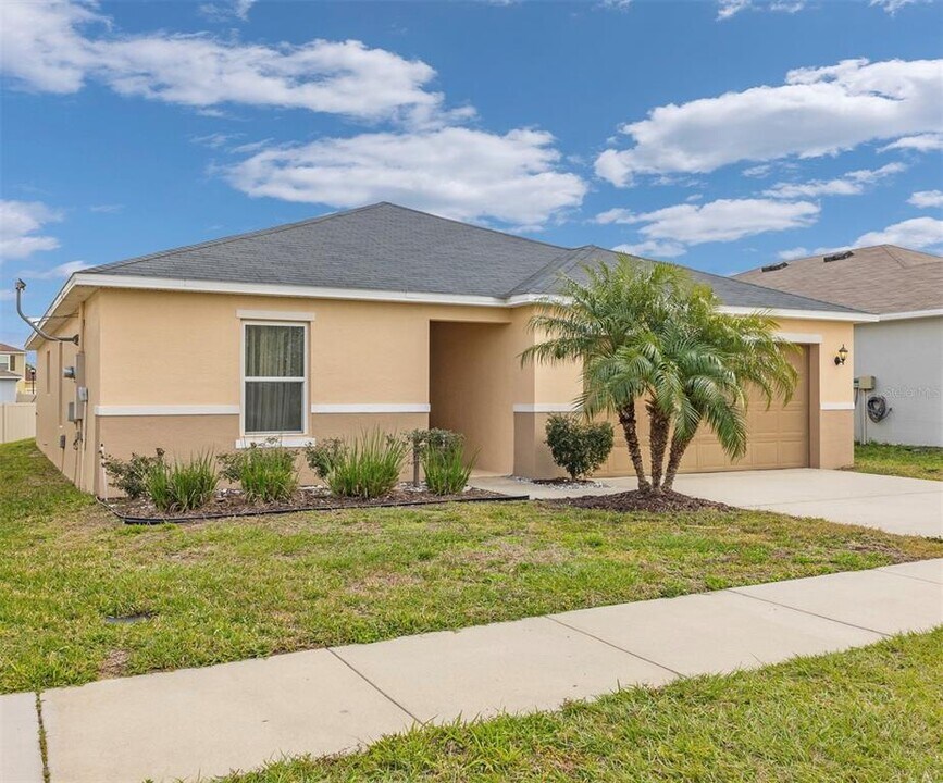 213 Lake Lucerne Way in Winter Haven, FL - Building Photo