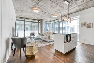 650 King St W in Toronto, ON - Building Photo - Building Photo