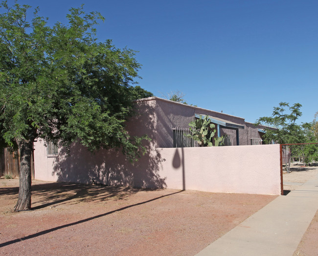 1555 N 6th Ave in Tucson, AZ - Foto de edificio - Building Photo