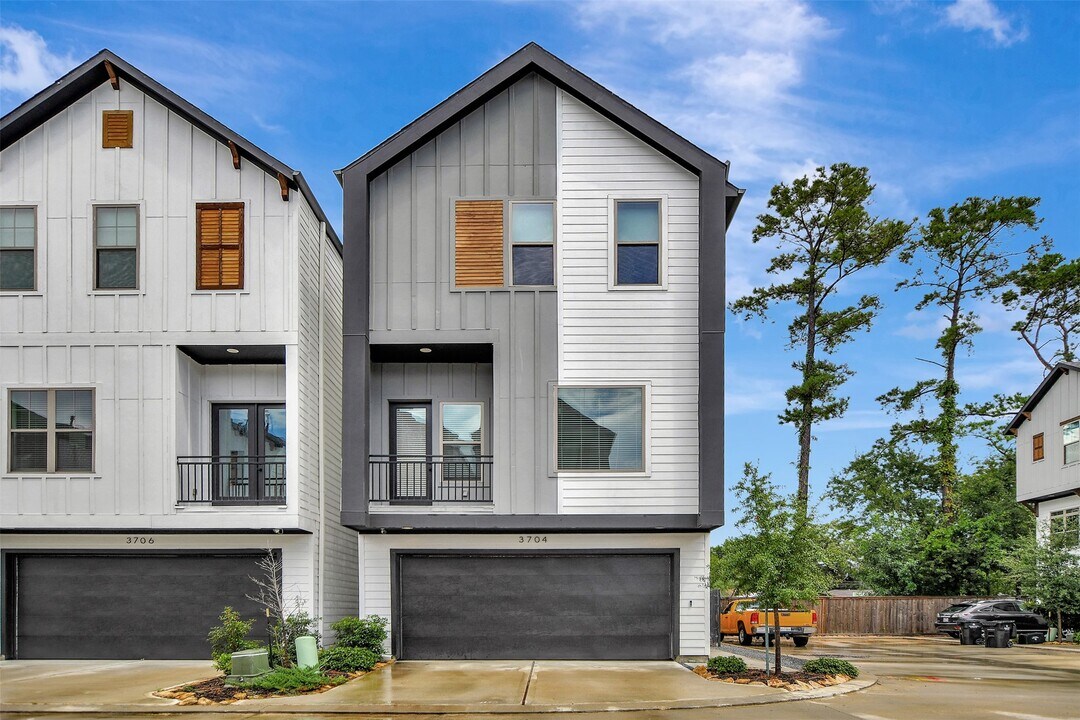 3704 Creekmont Grn Ln in Houston, TX - Foto de edificio