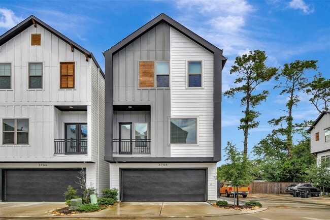 property at 3704 Creekmont Grn Ln