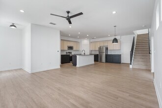7601 Cooper Ln in Austin, TX - Building Photo - Building Photo