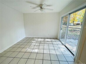 7127 Evanston St in Fayetteville, NC - Foto de edificio - Building Photo