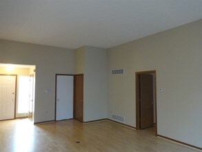 5104 Hilliard Green Dr in Hilliard, OH - Foto de edificio - Building Photo