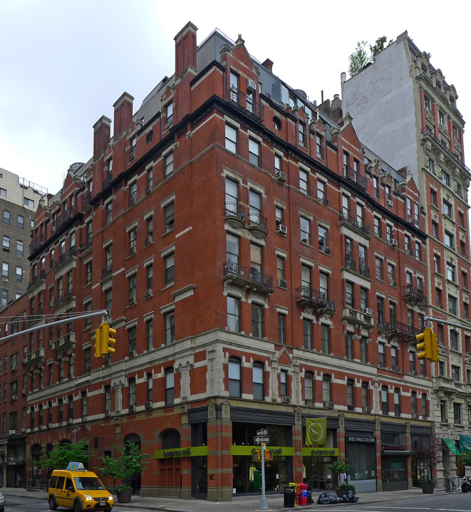 46-52 E 11th St in New York, NY - Building Photo