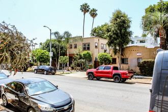 5734-5736 Fountain Ave in Los Angeles, CA - Building Photo - Building Photo