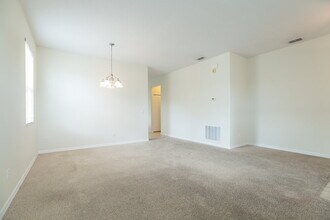 157 Adoncia Way, Unit R065 in Sanford, FL - Building Photo - Building Photo