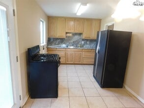 103 Vaughn St in Burkburnett, TX - Foto de edificio - Building Photo