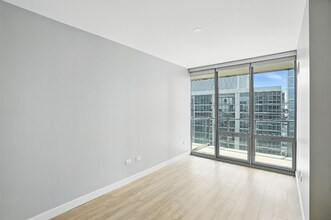 367 E Wacker Dr in Chicago, IL - Building Photo - Building Photo
