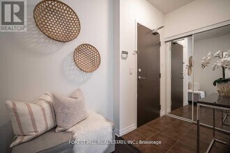 225 Webb Dr in Mississauga, ON - Building Photo - Building Photo