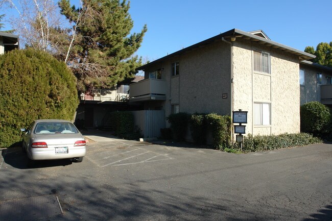 Palo Alto Apartments in Chico, CA - Building Photo - Building Photo