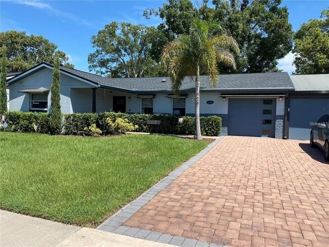property at 2046 Valencia Cir