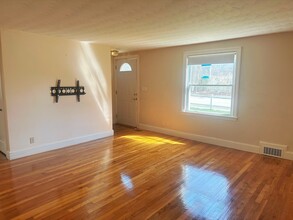 22 Oak St in Natick, MA - Building Photo - Building Photo