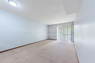 7101 N Chas Dr-Unit -D in Pleasant Valley, MO - Building Photo - Building Photo