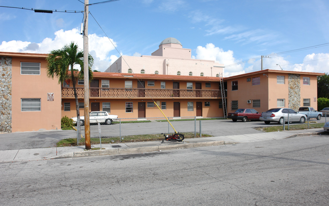 1701 SW 3rd St in Miami, FL - Building Photo