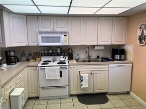600 Royal Palm Pl, Unit 5A in Vero Beach, FL - Building Photo - Building Photo