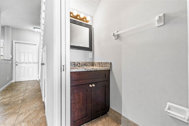 4990 Palmbrooke Cir in West Palm Beach, FL - Building Photo - Building Photo