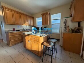 8 Eldora St, Unit 3 in Boston, MA - Foto de edificio - Building Photo