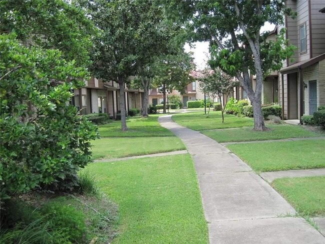 12300 Brookglade Cir