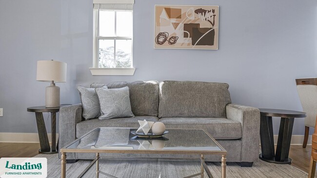 1000 Forestview Dr in Oakwood, GA - Foto de edificio - Building Photo