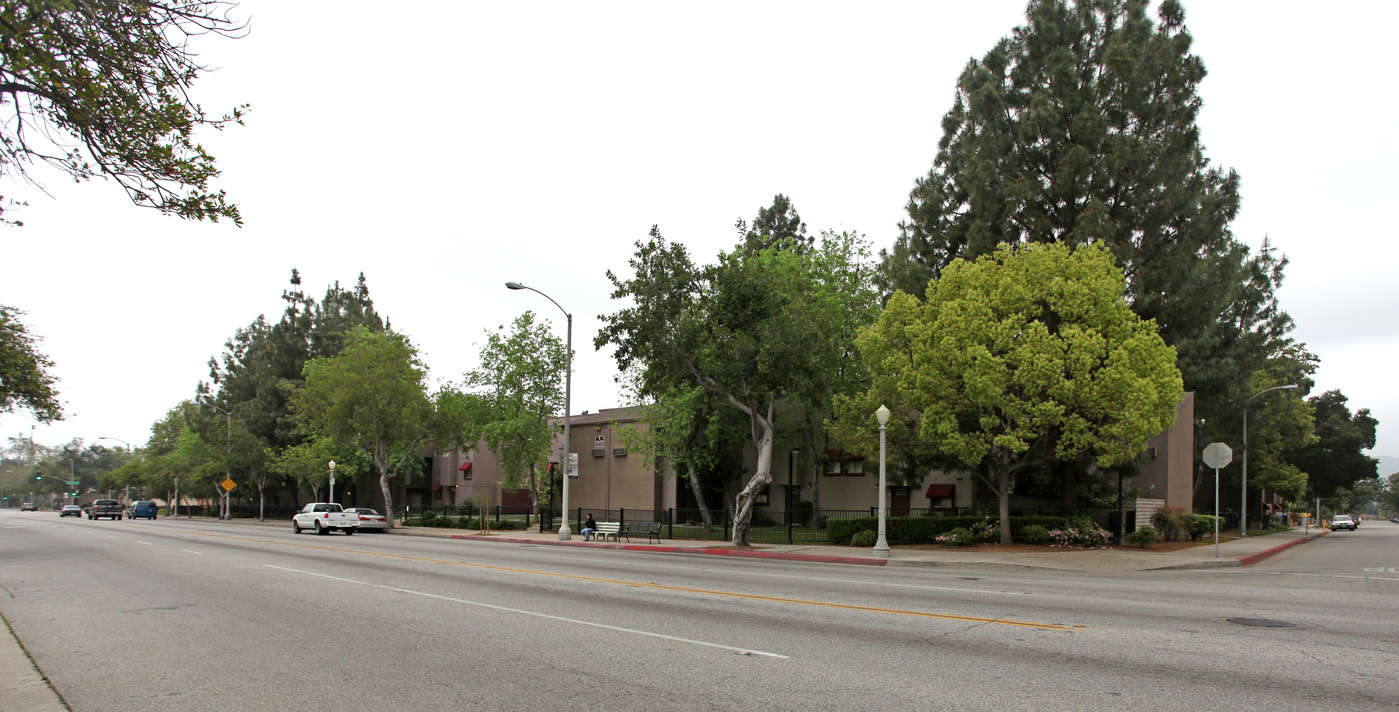 Kings Villages in Pasadena, CA - Building Photo