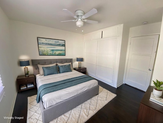 Modern 1BR with Balcony & Parking in Los Angeles, CA - Foto de edificio - Building Photo