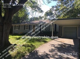 10702 St Catherines Ln in Kansas City, MO - Building Photo
