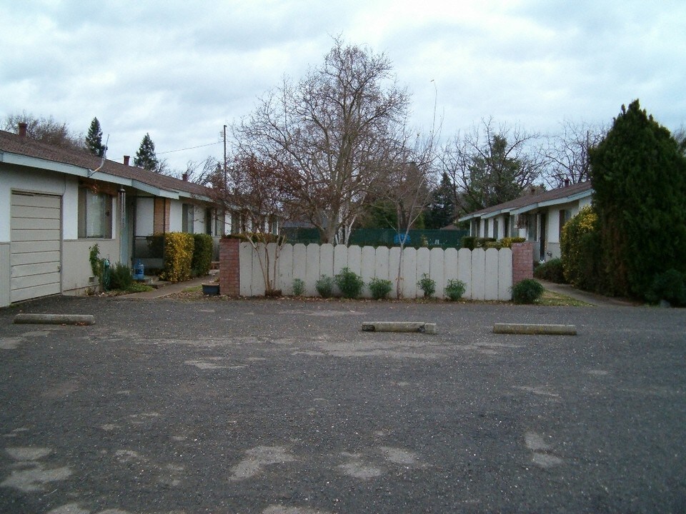 823-829 Sequoyah Ave in Chico, CA - Building Photo