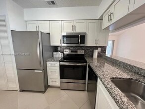 9403 SW 138th Pl in Miami, FL - Foto de edificio - Building Photo