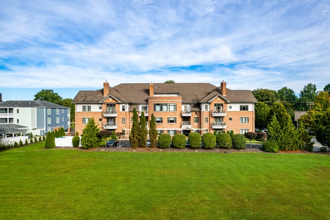 Elysium On The Park in Beaver, PA - Foto de edificio - Building Photo