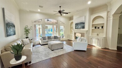 15216 Saddlewood Dr in Conroe, TX - Foto de edificio - Building Photo