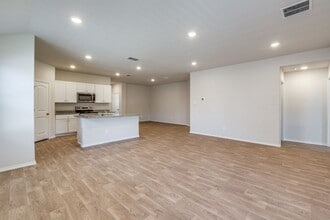 813 Peccary Pl in Seguin, TX - Foto de edificio - Building Photo