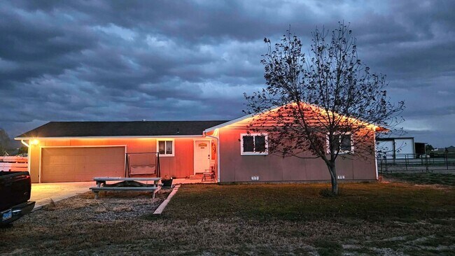 351 Valley Bend Dr in Spring Creek, NV - Building Photo - Building Photo