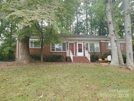 3818 Winfield Dr in Charlotte, NC - Building Photo